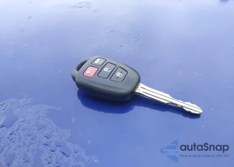 2017 Toyota Corolla Se z USA, uszkodzony, nr VIN 5YFBURHEXHP736219